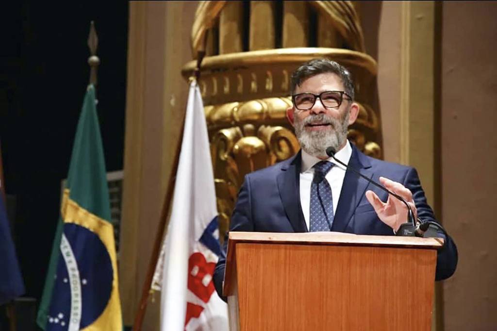 RECLAMAÇÃO - Bandeira: o presidente da OAB-RJ foi à Justiça contra tribunal -