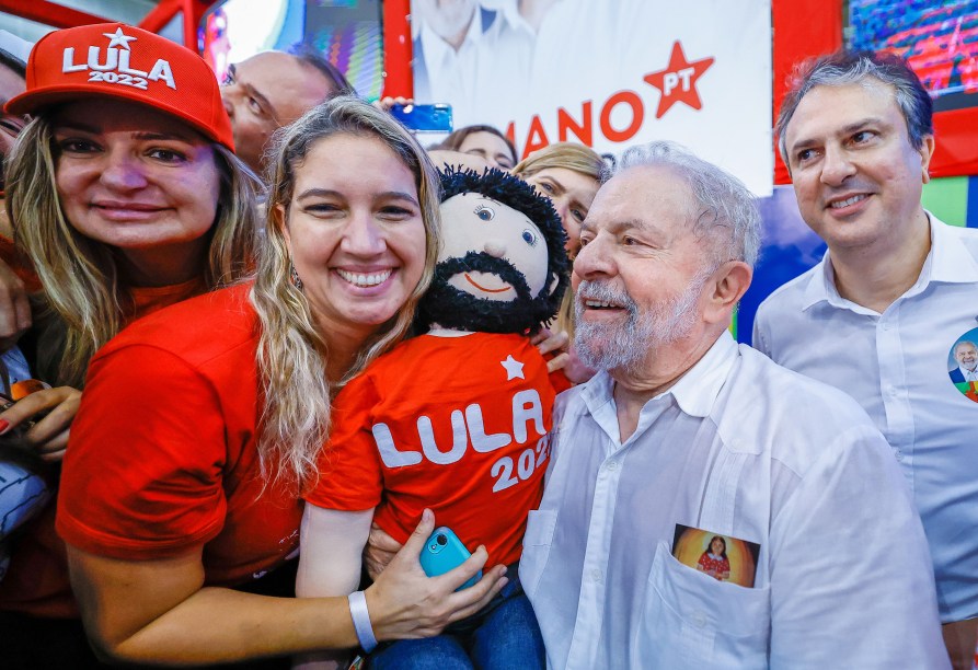 O ex-presidente Luiz Inácio Lula da Silva e candidato `a presidência da República pelo PT,  com seus eleitores, participa do ato público "Vamos Juntos Pelo Brasil e Pelo Ceará", no Centro de Eventos em Fortaleza. 30/07/2022.