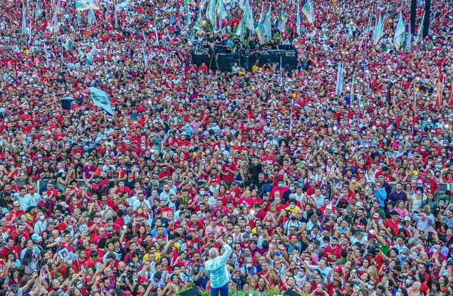 O ex-presidente Luiz Inácio Lula da Silva e candidato `a presidência da República pelo PT,  participa do ato público "Vamos Juntos Pelo Brasil e Pelo Ceará", no Centro de Eventos em Fortaleza. 30/07/2022.