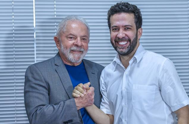 O ex-presidente Luiz Inácio Lula da Silva e candidato `a presidência da República pelo PT,  se reúne em São Paulo, com o deputado federal André Janones -MG, do partido Avante. 04/08/2022.