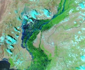 Imagem de uma composição de inundação de três dias terminando em 30 de agosto de 2022 dos instrumentos MODIS a bordo dos satélites Terra e Aqua.