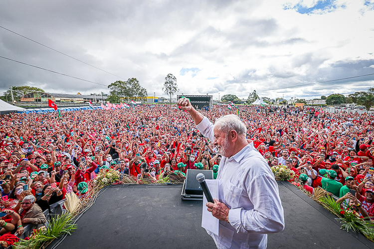 Demanda por crédito subiu até 38% em faixa de renda que daria vitória a Lula