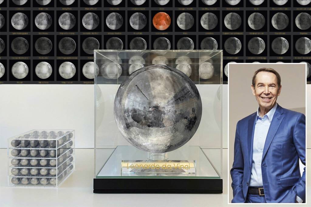 MOON-PHASE-JEFF_KOONS-2022-01.jpg2 MINILUAS - Koons: 125 miniaturas com nomes de pessoas que o artista admira e uma esfera maior para ser vendida em terra firme -