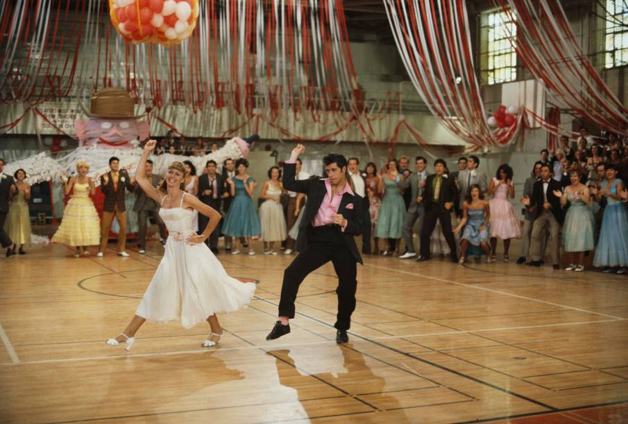 A atriz e cantora anglo-australiana Olivia Newton-John e John Travolta no filme "Grease - Nos Tempos da Brilhantina", de Randal Kleiser. 1977.