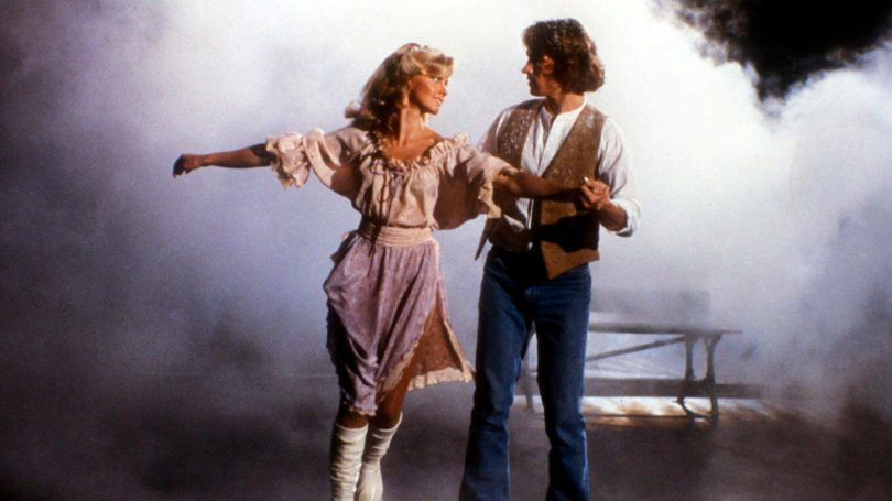 A atriz e cantora anglo-australiana Olivia Newton-John e Gene Kelly no musical "Xanadu", direção de Robert Greenwald, 1980.