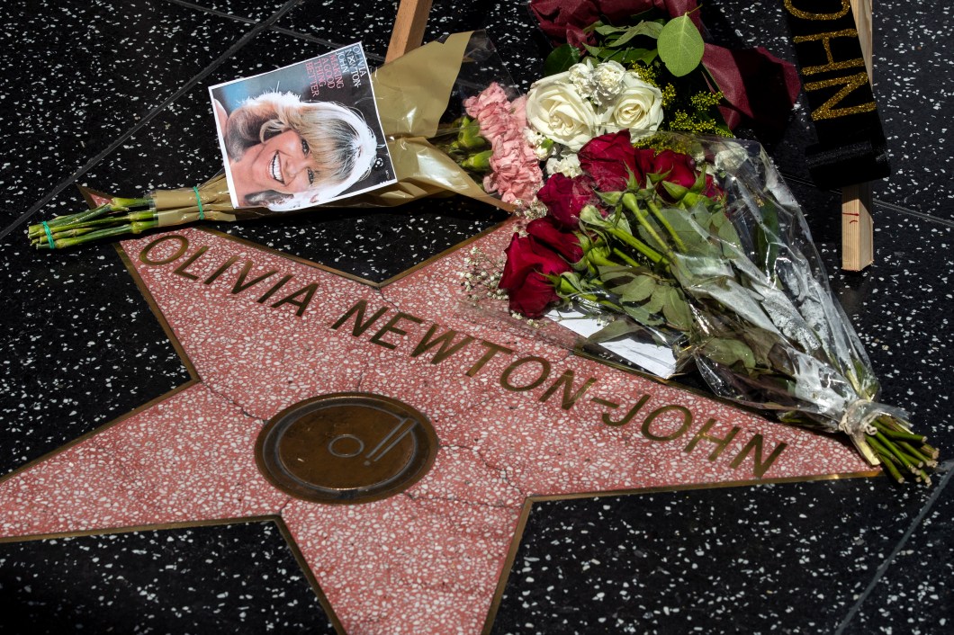 Homenagens para `a atriz e cantora anglo-australiana Olivia Newton-John, na "Calçada da Fama" em Hollywood, Califórnia, EUA, 08/08/2022.