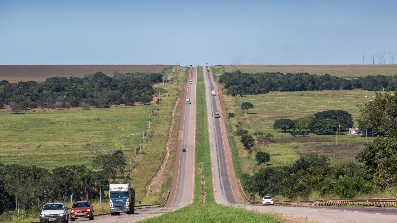 Trecho da rodovia BR-163, no Mato Grosso -