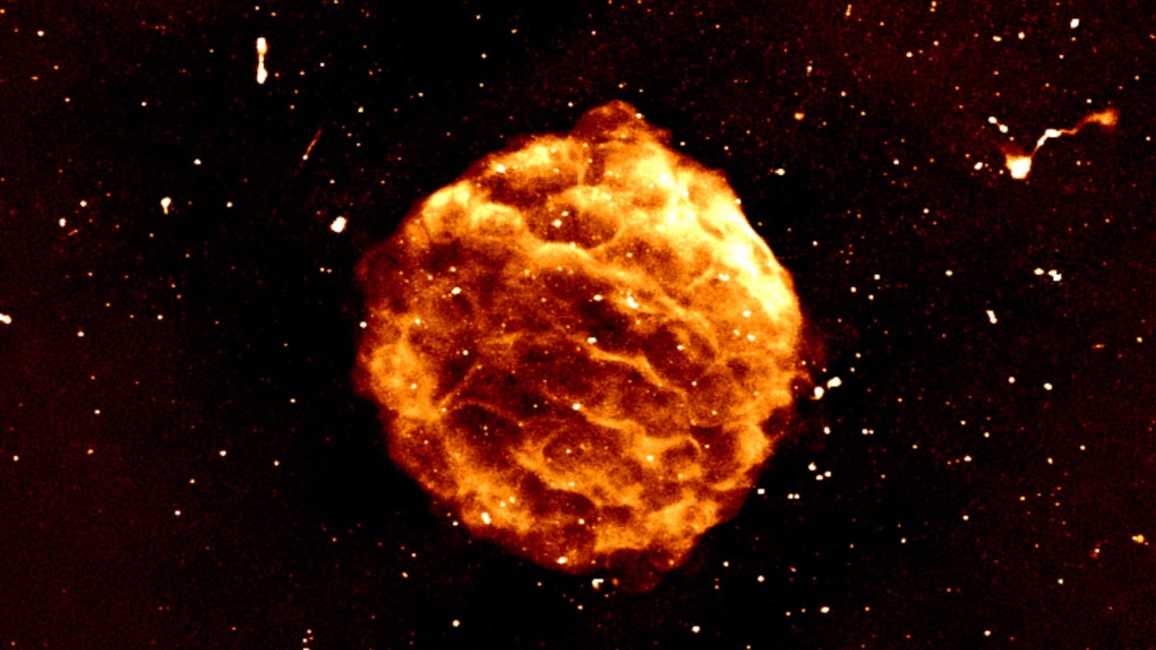 O remanescente de supernova G261.9+5.5, localizado a mais de 10 mil anos-luz da Terra, na primeira imagem processada pelo supercomputador Setonix -