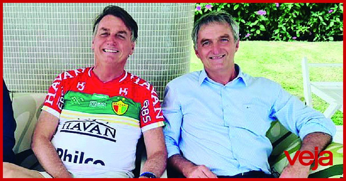 Jair e Renato Bolsonaro, durante viagem do presidente