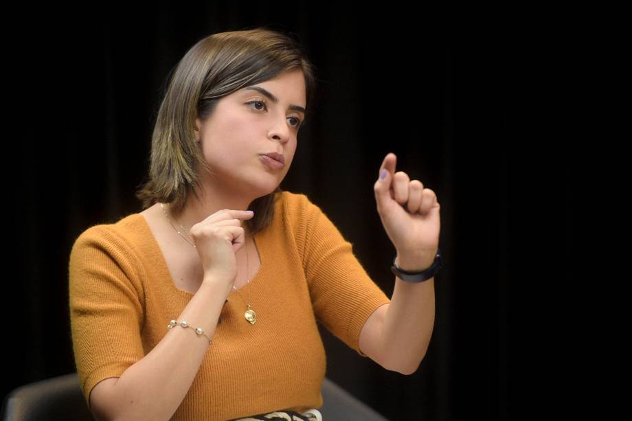 A deputada federal Tabata Amaral durante a gravação do programa Amarelas On Air, de Veja -