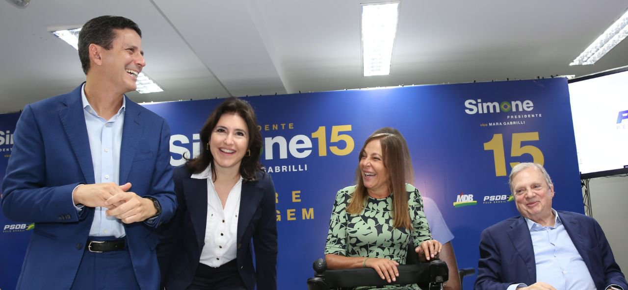 A senadora Simone Tebet (MDB), com a vice Mara Gabrilli (PSDB) e dois tucanos: o presidente da sigla, Bruno Araújo (á esq.) e o senador Tasso Jereissati