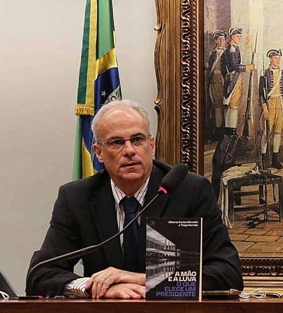 Nova versão sobre "A Cabeça do Brasileiro" será lançado ano que bem