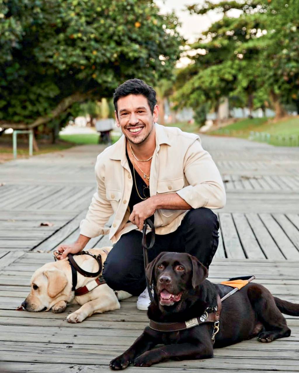 João Vicente de Castro PAI DE PET - João apresenta Quem Salva Quem?: cachorros e histórias de superação -