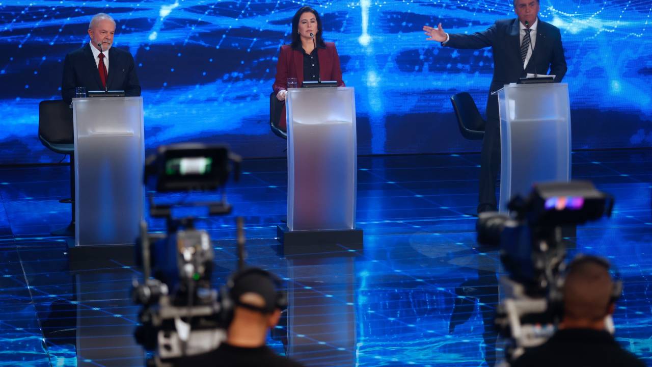Debate entre candidatos na noite do último domingo, 28