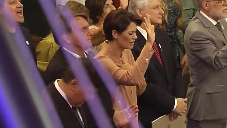 FÉ - Bolsonaro e Michelle participaram de culto em igreja evangélica de BH