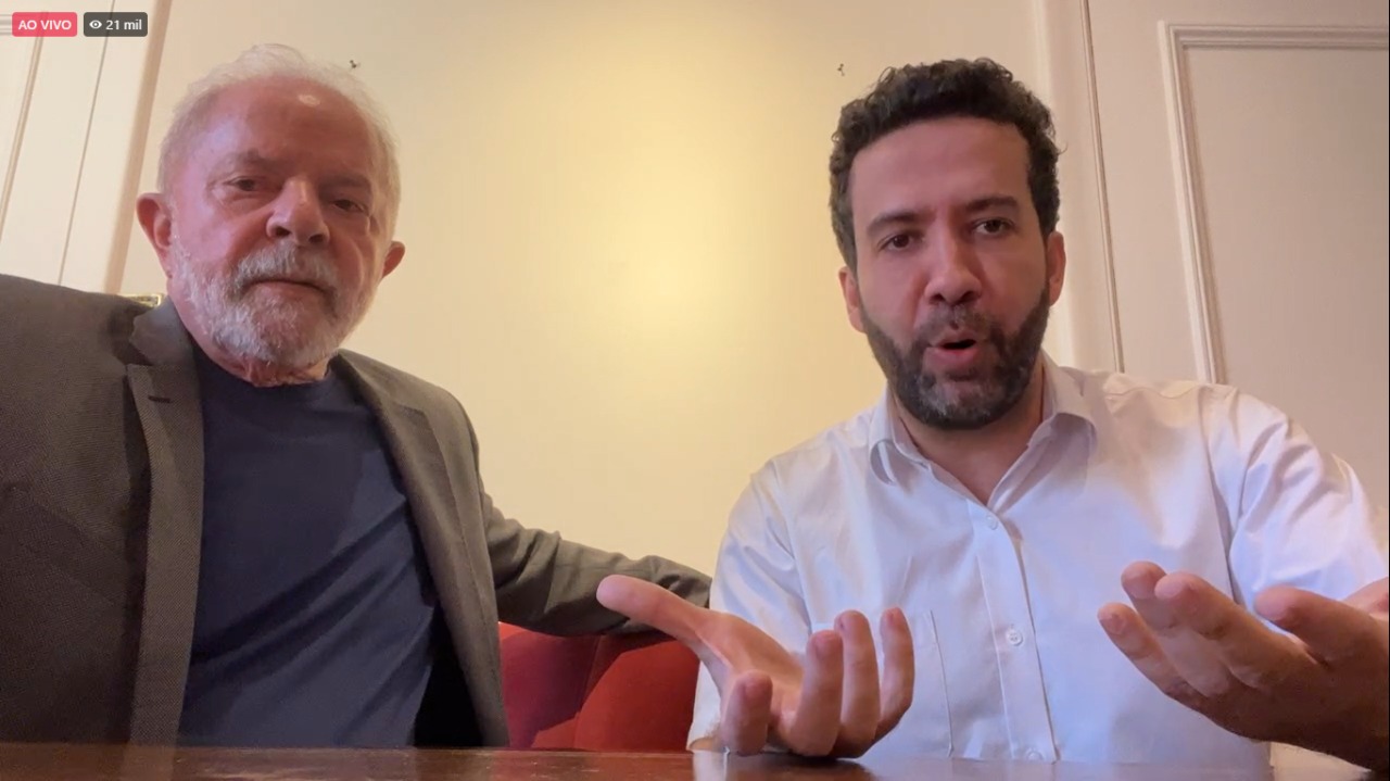 O ex-presidente Lula (PT) e o deputado federal André Janones (Avante-MG), que desistiu de disputar a Presidência