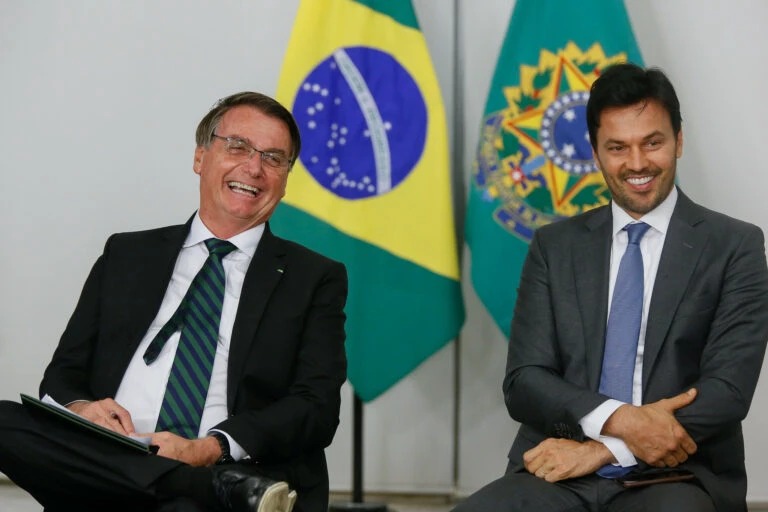 O presidente Jair Bolsonaro e o ministro das Comunicações, Fábio Faria