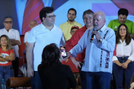 Decisão do TSE não é cumprida e Lula continua pedindo votos via internet