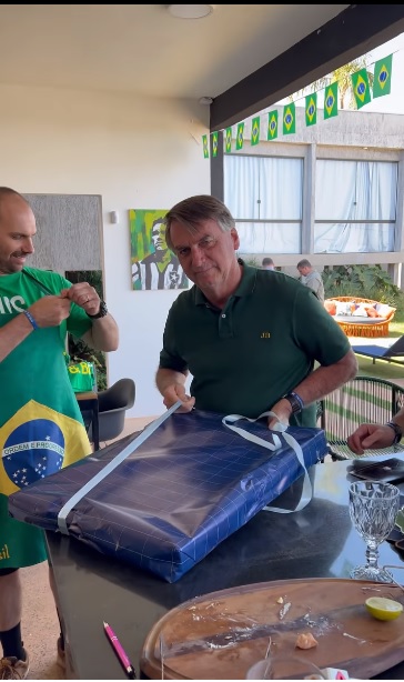 O presente de dia dos pais de Bolsonaro -