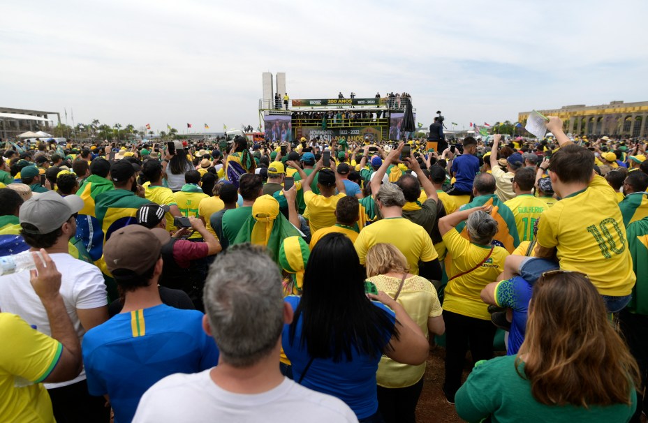 Apoiadores durante o discurso de Jair Bolsonaro -