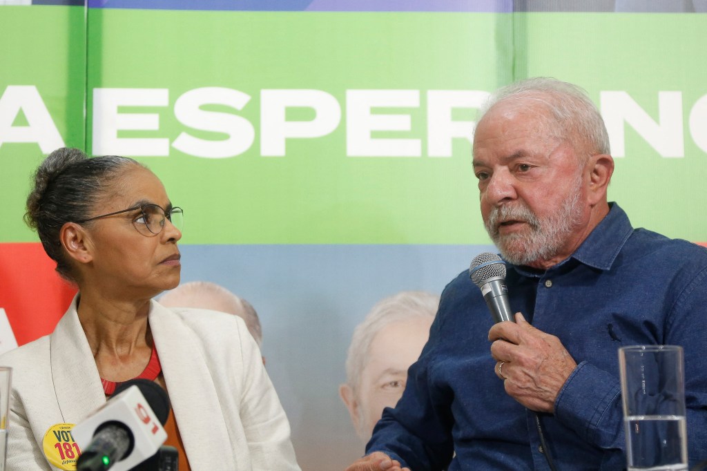 Brazilian presidential candidate for the leftist Workers Party (PT) and former President (2003-2010), Luiz Inacio Lula da Silva (R), speaks next to Federal Deputy candidate Marina Silva (L) during a press conference in Sao Paulo, Brazil, on September 12, 2022. (Photo by Miguel SCHINCARIOL / AFP)