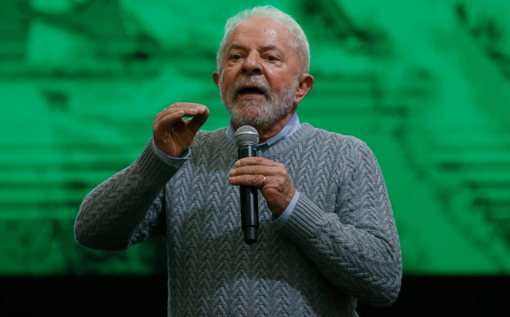 Brazilian presidential candidate for the leftist Workers Party (PT) and former President (2003-2010) Luiz Inacio Lula da Silva delivers a speeech during a political rally with leaders of the National Forum of Solidarity Economy and 900 cooperatives from all over the country, in Sao Paulo, Brazil, on September 14, 2022. (Photo by Miguel SCHINCARIOL / AFP)