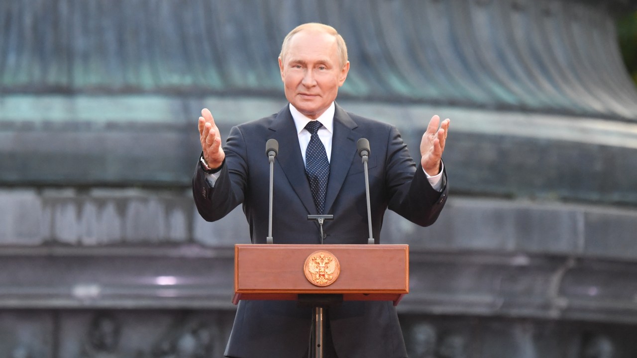 Russian President Vladimir Putin gives a speech during an event to mark the 1160th anniversary of Russia's statehood in Veliky Novgorod on September 21, 2022. (Photo by Ilya PITALEV / SPUTNIK / AFP)