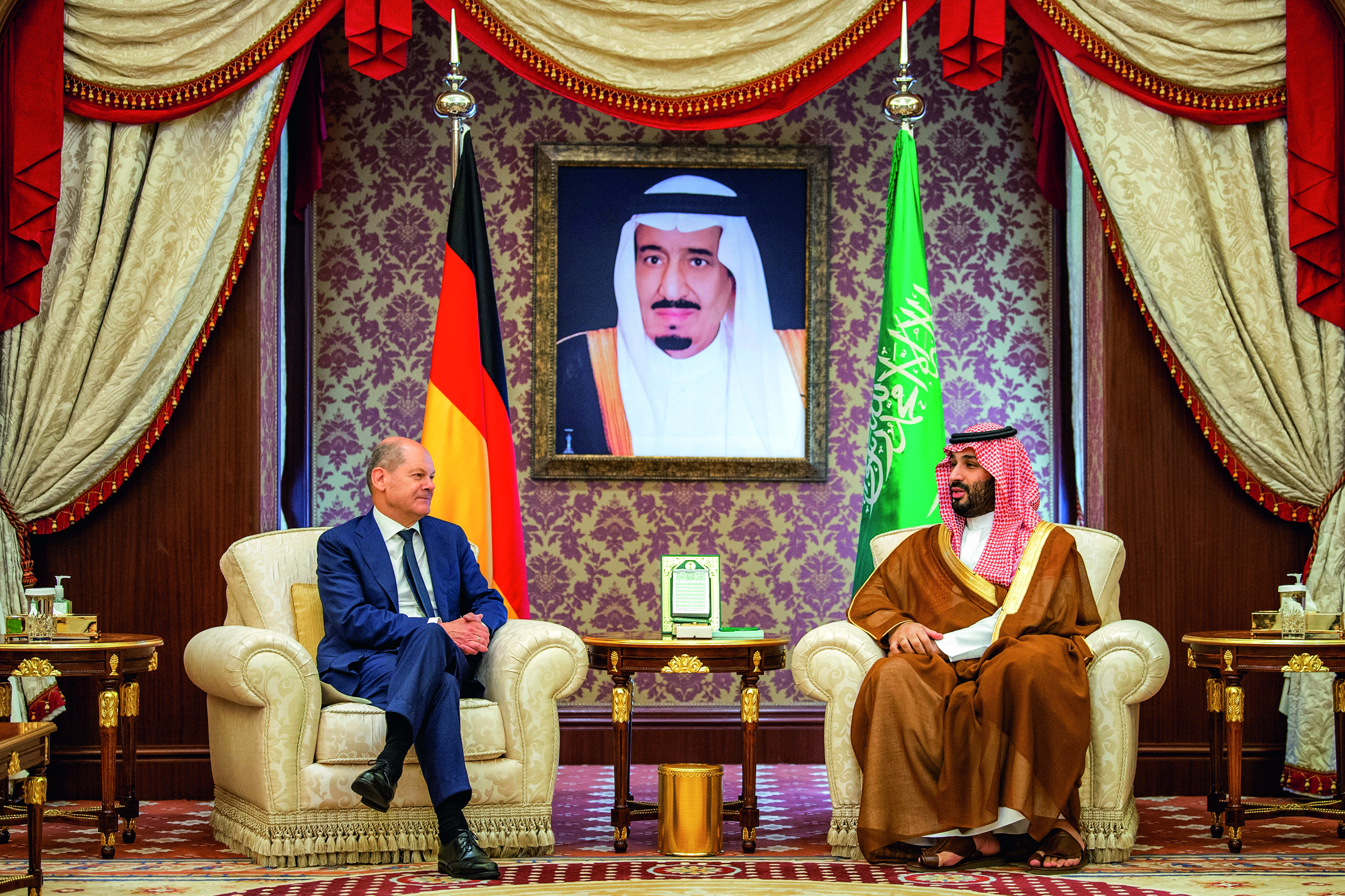RUN - Chancellor Olaf Scholz in Arabia: quest for cleaner fuels -