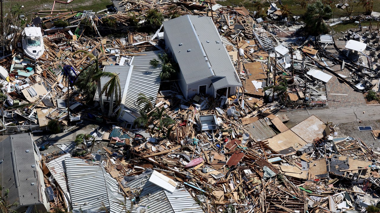 FORT MYERS BEACH, FLORIDA - SEPTEMBER 29: In an aerial view, damaged buildings are seen as Hurricane Ian passed through the area on September 29, 2022 in Fort Myers Beach, Florida. The hurricane brought high winds, storm surge and rain to the area causing severe damage. Joe Raedle/Getty Images/AFP (Photo by JOE RAEDLE / GETTY IMAGES NORTH AMERICA / Getty Images via AFP)