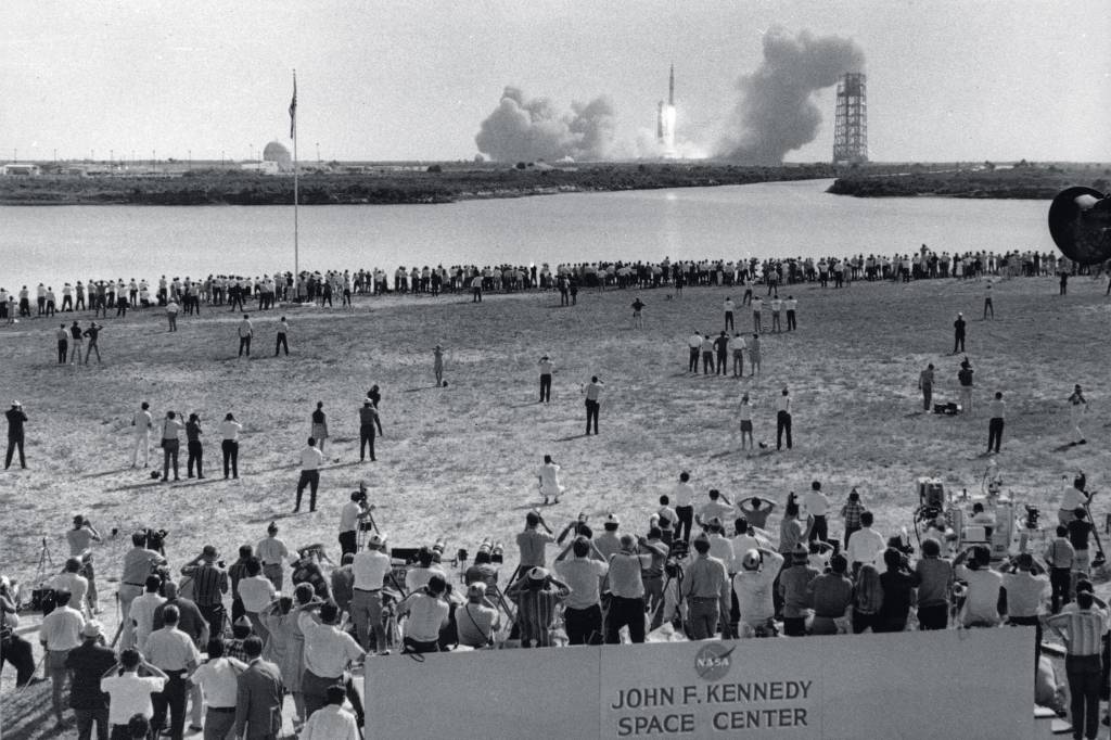 APOLLO 11 - Saturn V decola do Centro Kennedy, em 1969: missão histórica -