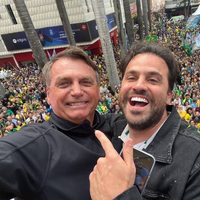 O presidente Jair Bolsonaro e o coach e empresário Pablo Marçal, ex-presidenciável do Pros, durante ato de campanha em Sorocaba (SP)