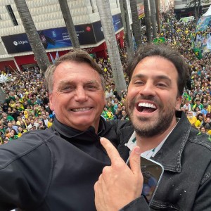 O presidente Jair Bolsonaro e o técnico e empresário Pablo Marçal, ex-candidato presidencial do Pros, durante evento de campanha em Sorocaba (SP)