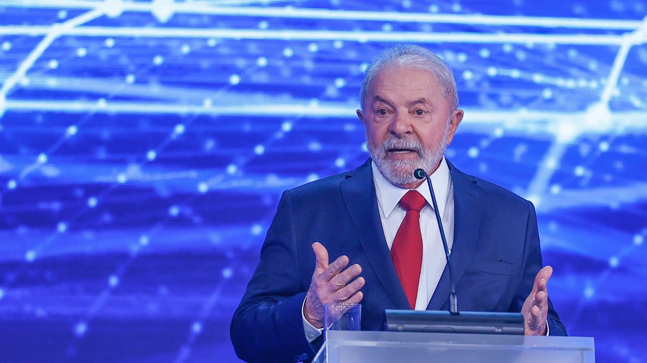 Lula participa de debate entre os candidatos à Presidência da República organizado pela TV Bandeirantes