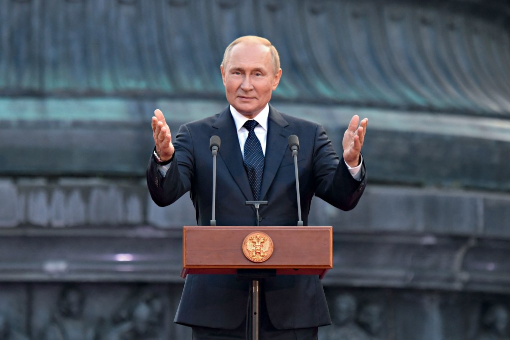 NOVO DISCURSO - Vladimir Putin na TV: agora é “a máquina militar inteira do Ocidente” que ameaça a própria Mãe Rússia -