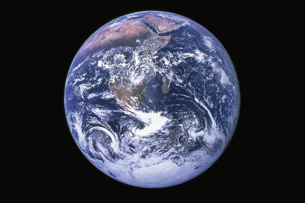 “BOLA DE GUDE AZUL” - A clássica imagem da Terra indefesa, de 1972: início do movimento ambientalista -