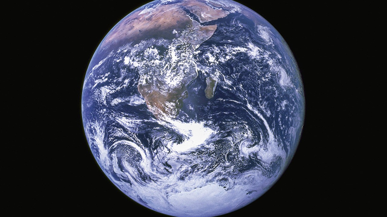 “BOLA DE GUDE AZUL” - A clássica imagem da Terra indefesa, de 1972: início do movimento ambientalista -