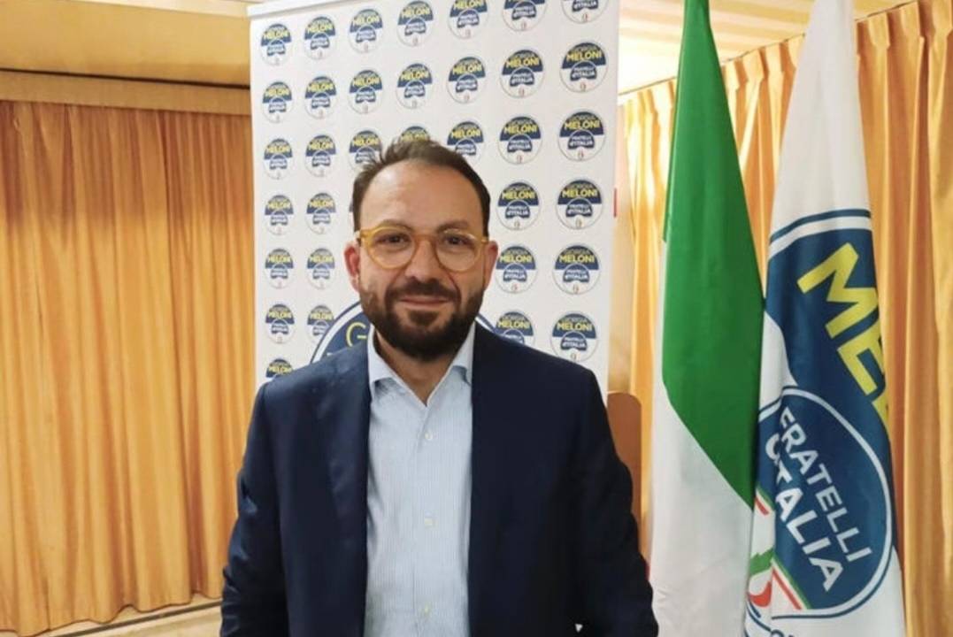 Calogero Pisano, que é coordenador do partido na província siciliana de Agrigento, escreveu no Facebook em 2014 que o líder nazista era “um grande estadista”