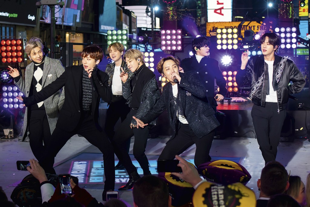 MANIA GLOBAL - Os artistas do BTS: a banda respondeu por 0,3% do PIB coreano -