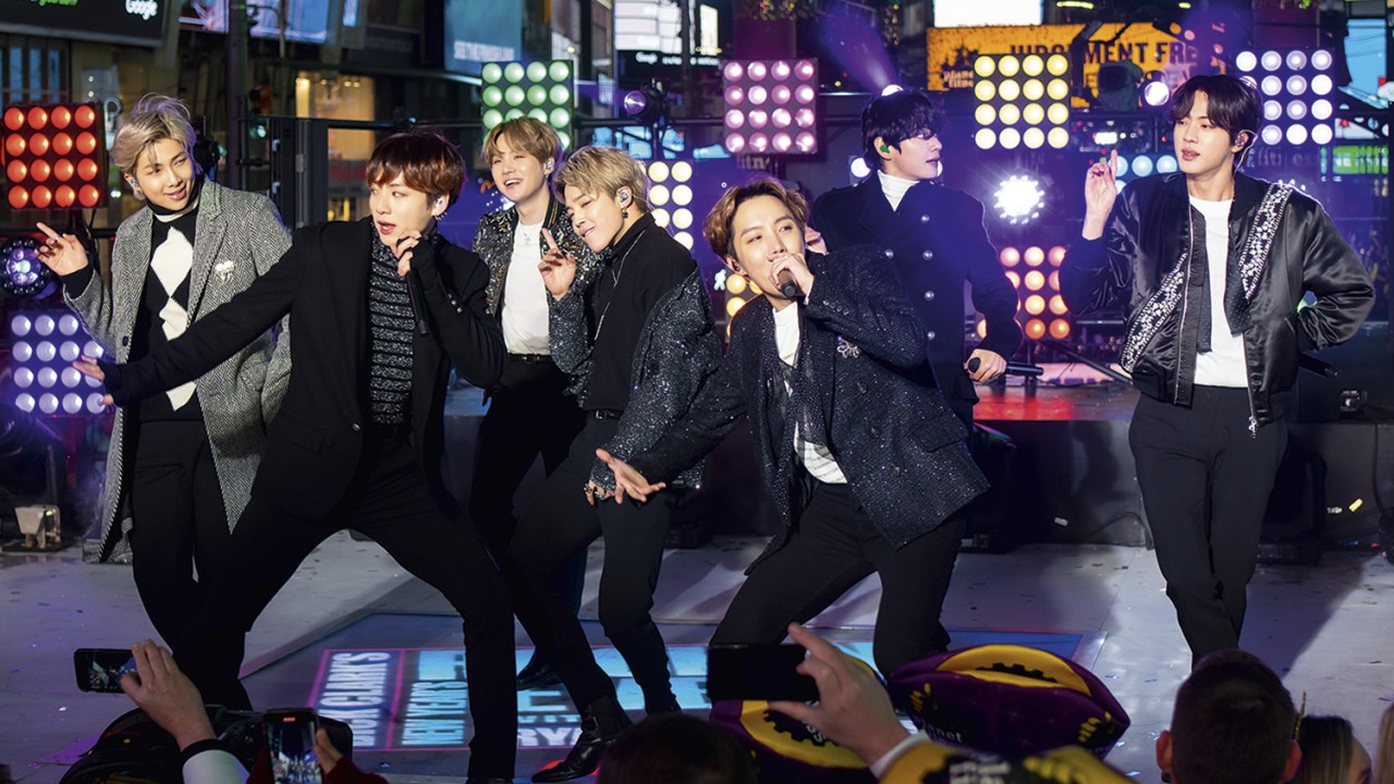 MANIA GLOBAL - Os artistas do BTS: a banda respondeu por 0,3% do PIB coreano -