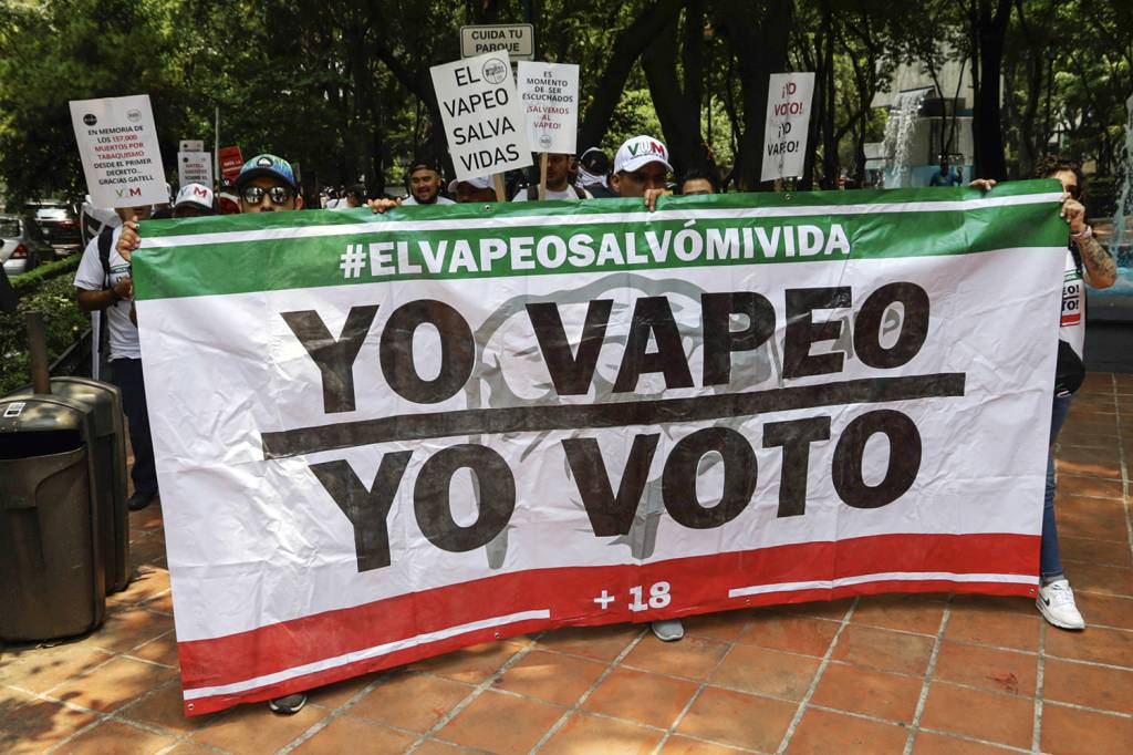 CONFLITO - Protesto no México: manifestantes defendem direito de uso do vape -