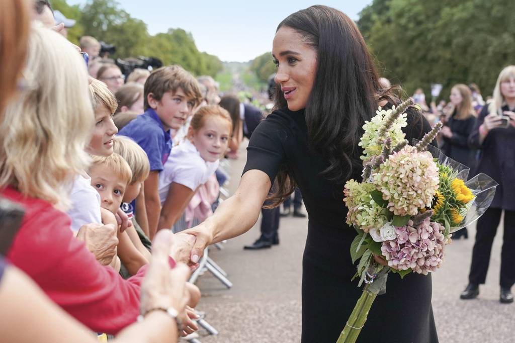 GettyImages-1243104403.jpg SURPRESA - Meghan em Windsor: retorno ao mundo dos acenos e buquês -