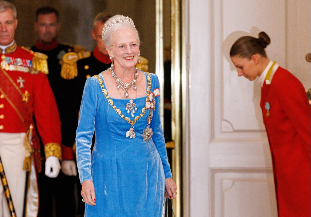 A rainha Margrethe da Dinamarca despojou quatro de seus oito netos de seus títulos, anunciou o palácio.