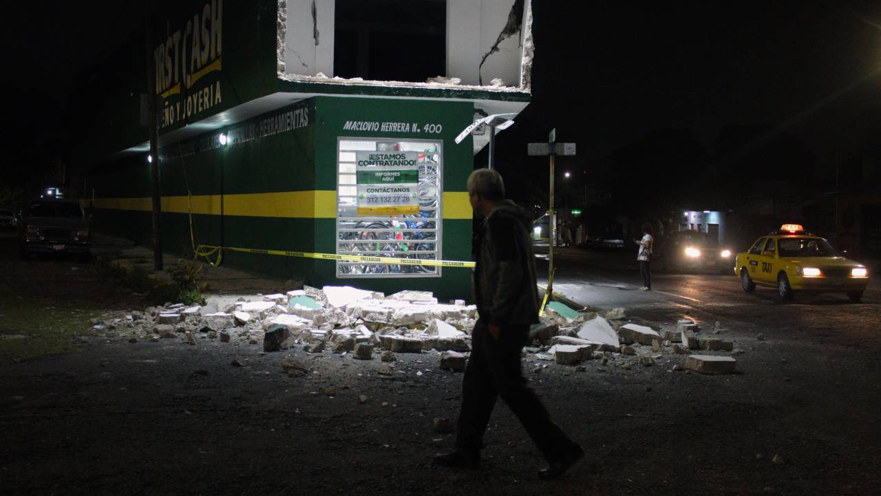 COLIMA, MEXICO- SEPTEMBER 22: A damaged building is seen in Colima after a 6.8 magnitude quake strikes western Mexico on September 22, 2022. The U.S. Geological Survey said the earthquake was centered 31 miles (50 kilometers) south-southwest of Aguililla, Michoacan, at a depth of 15 miles (24.1 kilometers). (Photo by Rafael Cruz/Anadolu Agency via Getty Images)