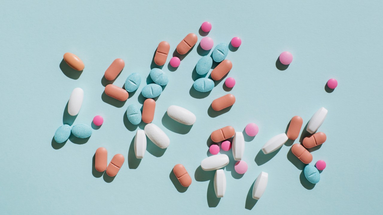 Remédios vendidos sob prescrição médica lideram os casos de abuso de substâncias -