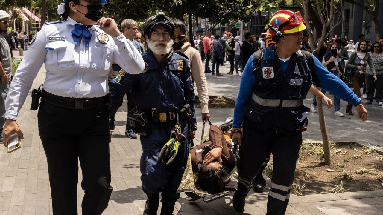 MEXICO CITY, MEXICO - SEPTEMBER 19: Rescuers carry a person on a stretcher after a 7.7 magnitude quake that struck the west coast in Michoacan State, was felt in Mexico City right after a drill to commemorate two prior earthquakes that took place on this same date in 1985 and 2017 on September 19, 2022 in Mexico City, Mexico. So far authorities confirmed one dead. (Photo by Cristopher Rogel Blanquet/Getty Images)