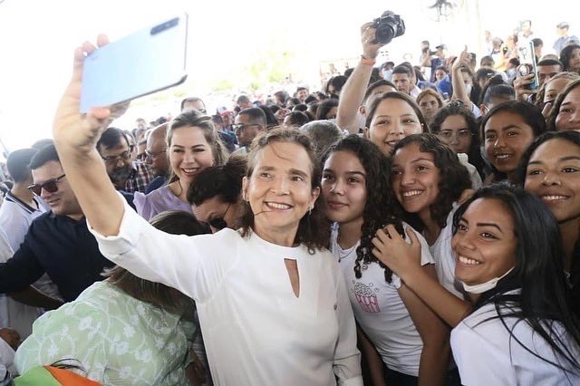 A volta por cima da governadora esnobada pela turma de Ciro Gomes