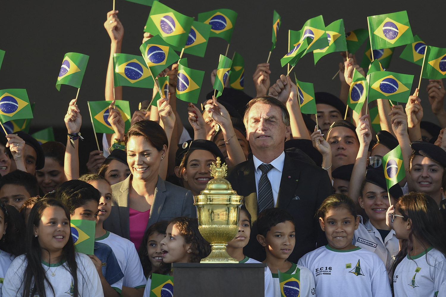 BOM PROVEITO - Bolsonaro recebe o coração de dom Pedro: tem campanha neste bicentenário -