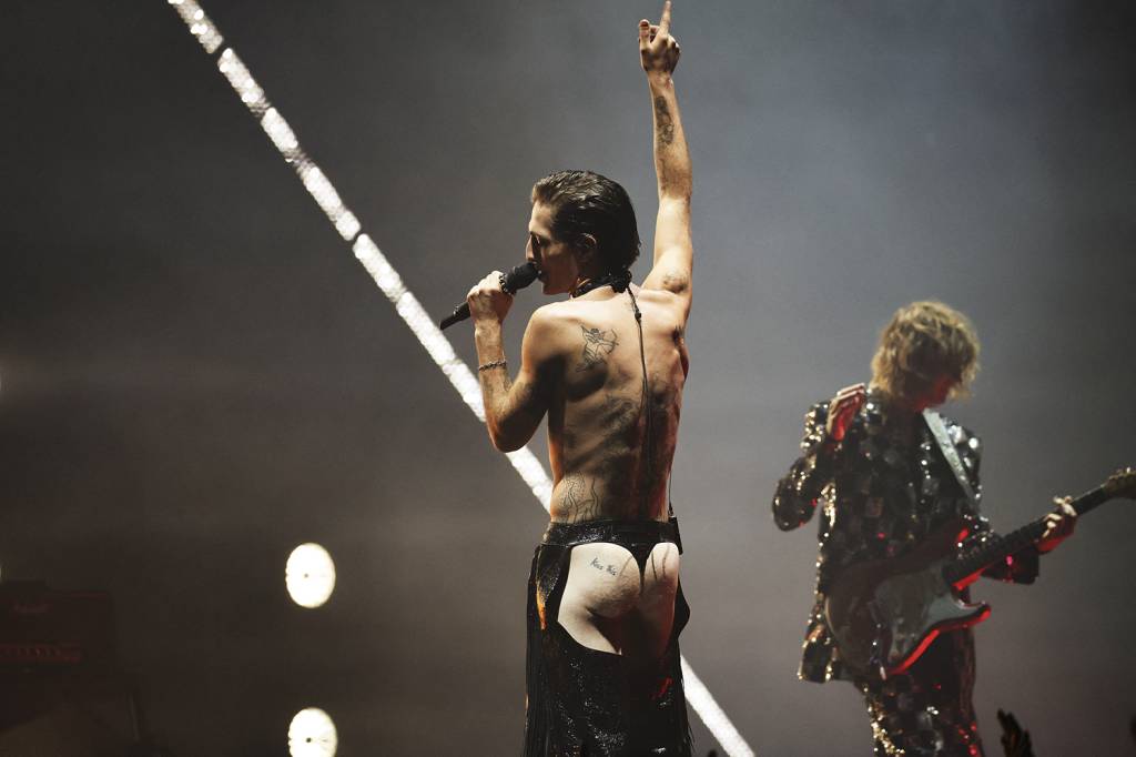 MANESKIN-MTV-VMA-2022-01.jpg AO VIVO E EM CORES - David, do Måneskin, no VMAs: derrière em evidência -