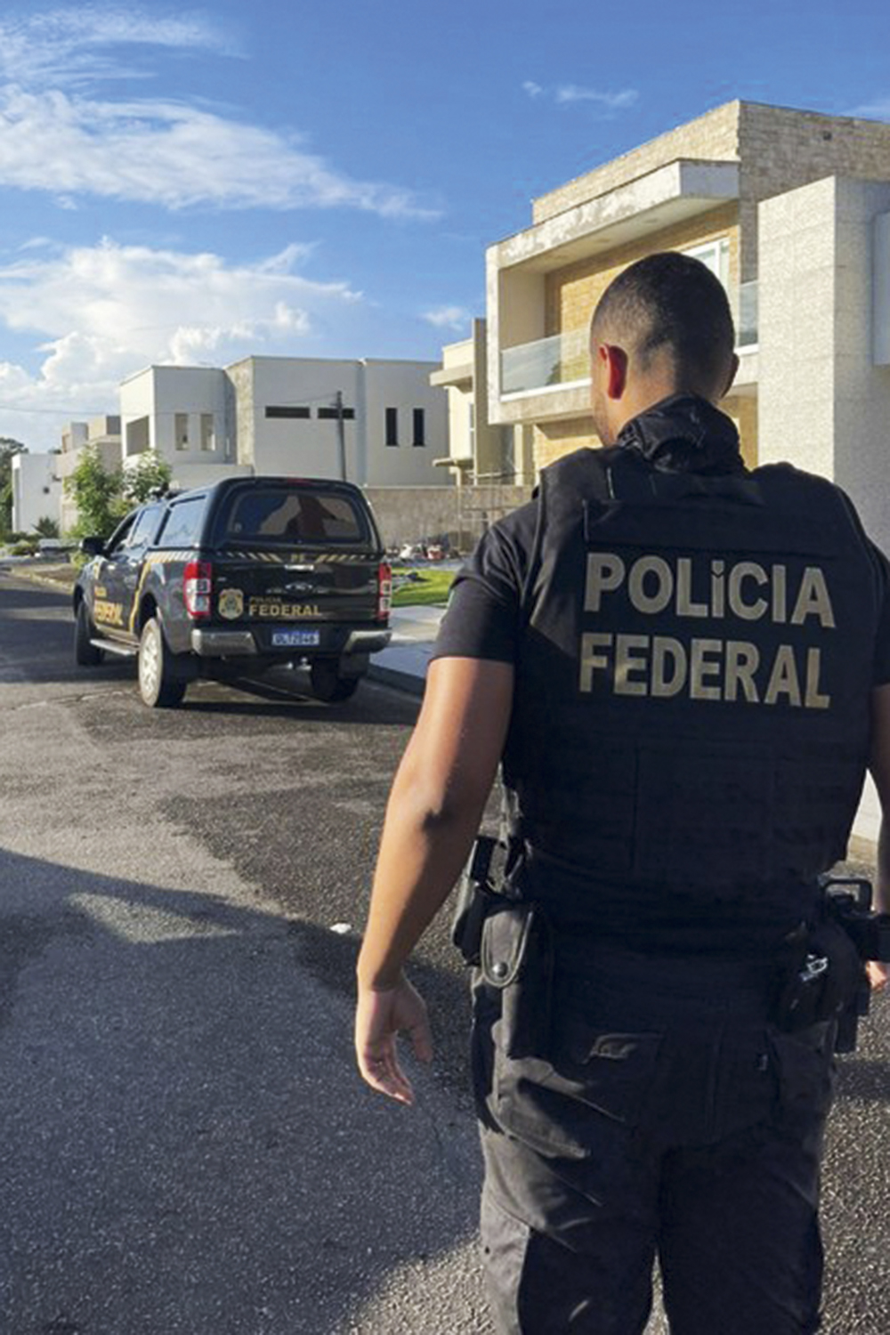 POLÍCIA NA PORTA - PF: a operação de busca e apreensão provocou troca de acusações entre os candidatos -