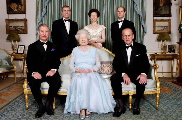 A rainha Elizabeth em <span>cerimônia</span> de um jantar da <span>família</span> real -